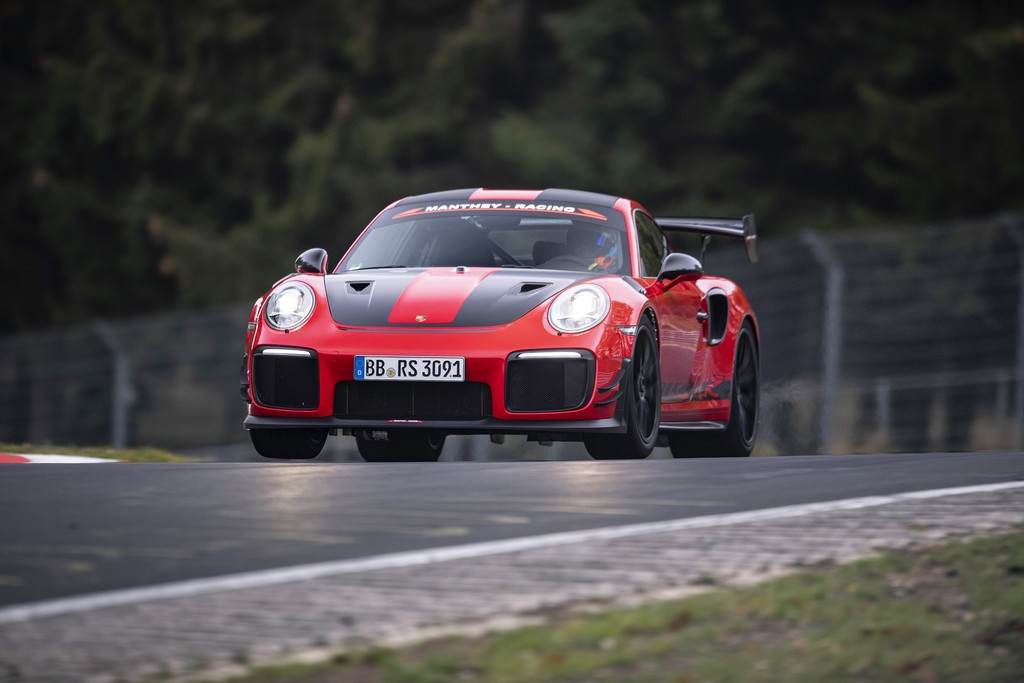 PORSCHE 911 GT2 RS BATE O RECORDE EM NÜRBURGRING... MAIS UMA VEZ..., foto 2