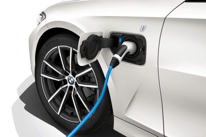 NOVO BMW 330e iPERFORMANCE CHEGARÁ EM 2019 COM MAIOR AUTONOMIA ELÉTRICA, foto 1