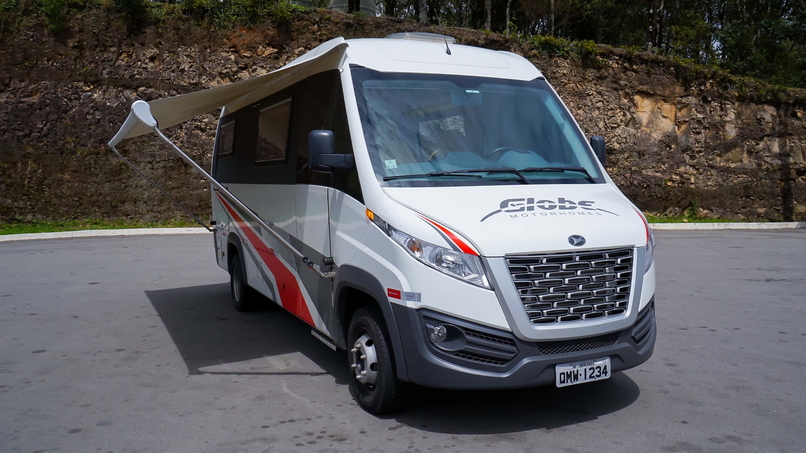 GLOBE CUSTOMS APRESENTA O VOLARE FLY 5 MOTORHOME, foto 1
