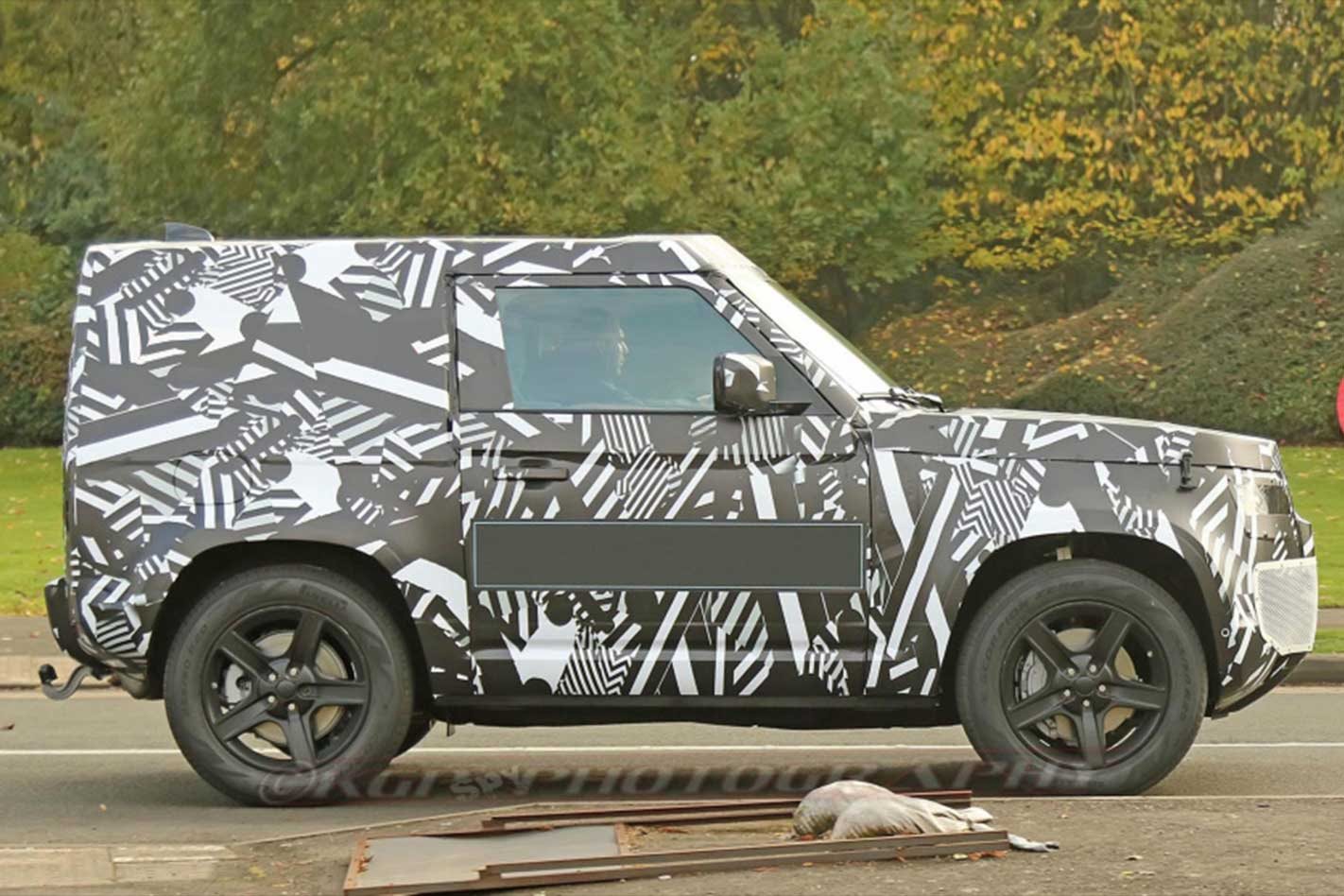 SURGEM AS PRIMEIRAS IMAGENS DO NOVO LAND ROVER DEFENDER SWB COM SUA CARROCERIA DEFINITIVA, foto 2