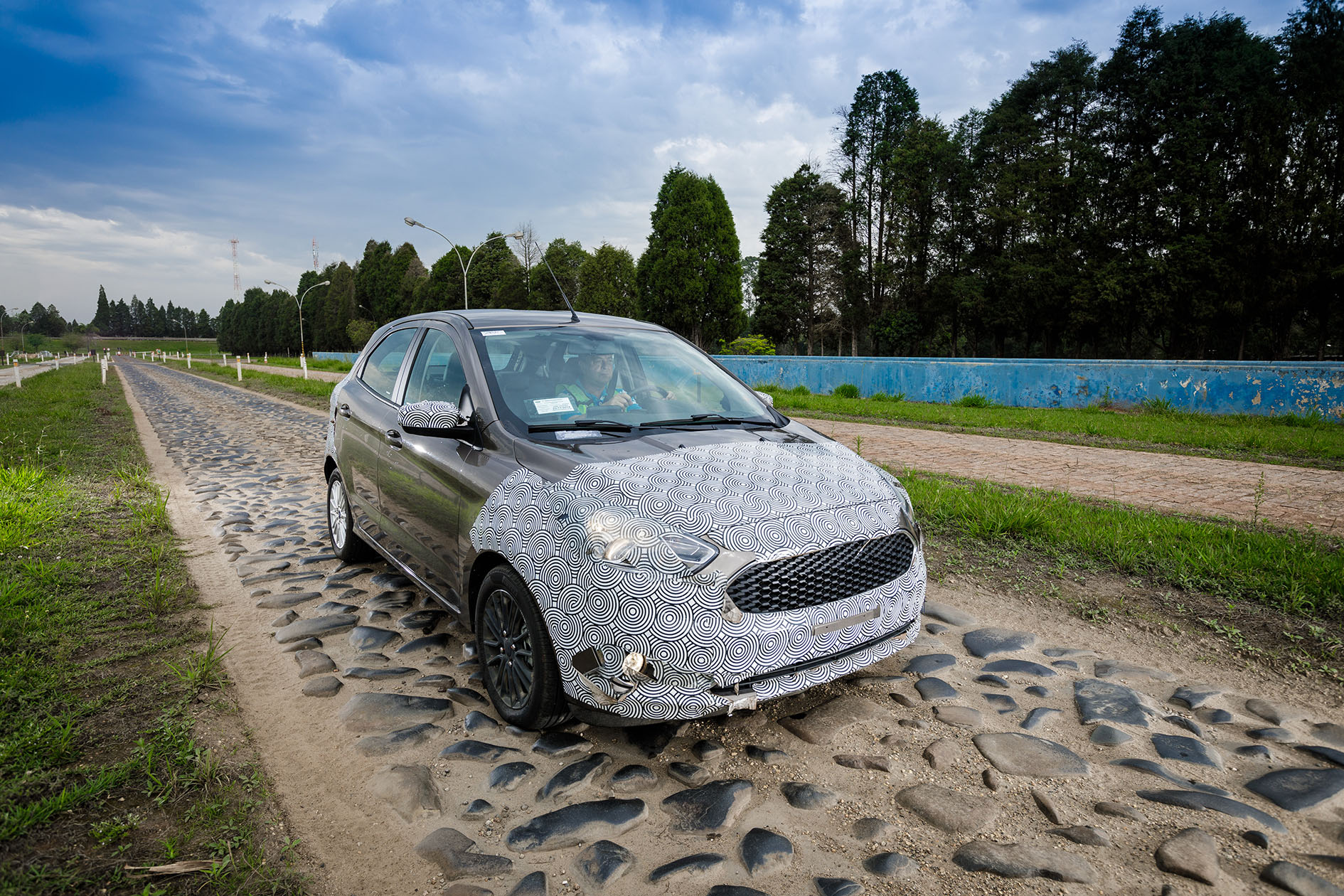 FORD COMEMORA 40 ANOS ‘CASTIGANDO’ CARROS NO CAMPO DE PROVAS DE TATUÍ, foto 1