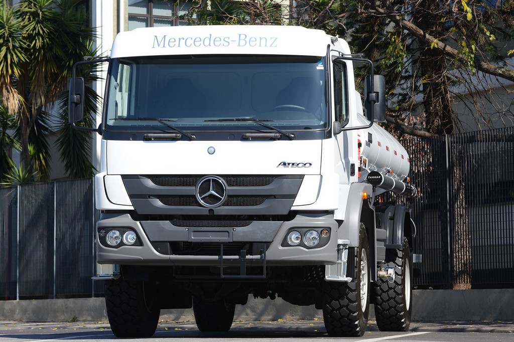 MERCEDES-BENZ EMBARCA 40 CAMINHÕES ATEGO PARA ABU DHABI, foto 2