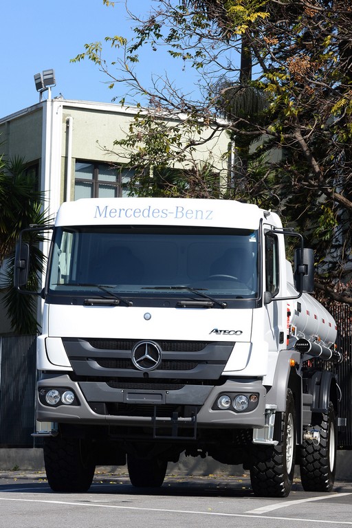 MERCEDES-BENZ EMBARCA 40 CAMINHÕES ATEGO PARA ABU DHABI, foto 3
