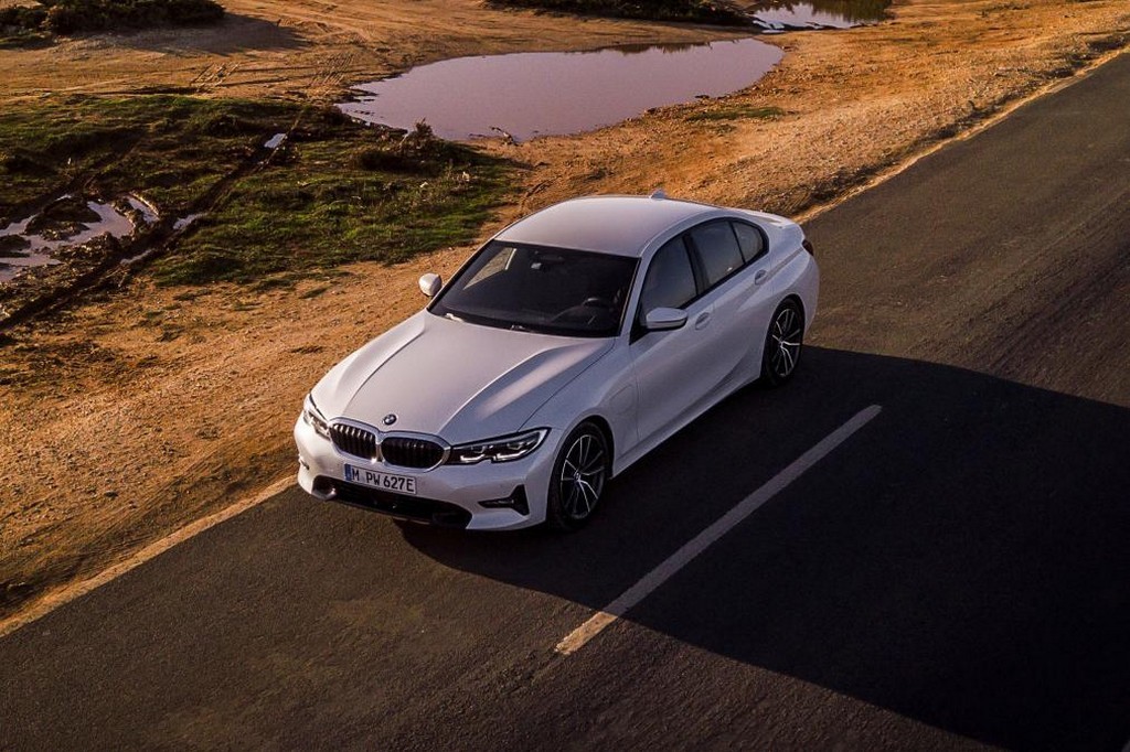 NOVO BMW 330e iPERFORMANCE CHEGA MAIS ESPORTIVO E EFICIENTE NO PRÓXIMO SEMESTRE, foto 3