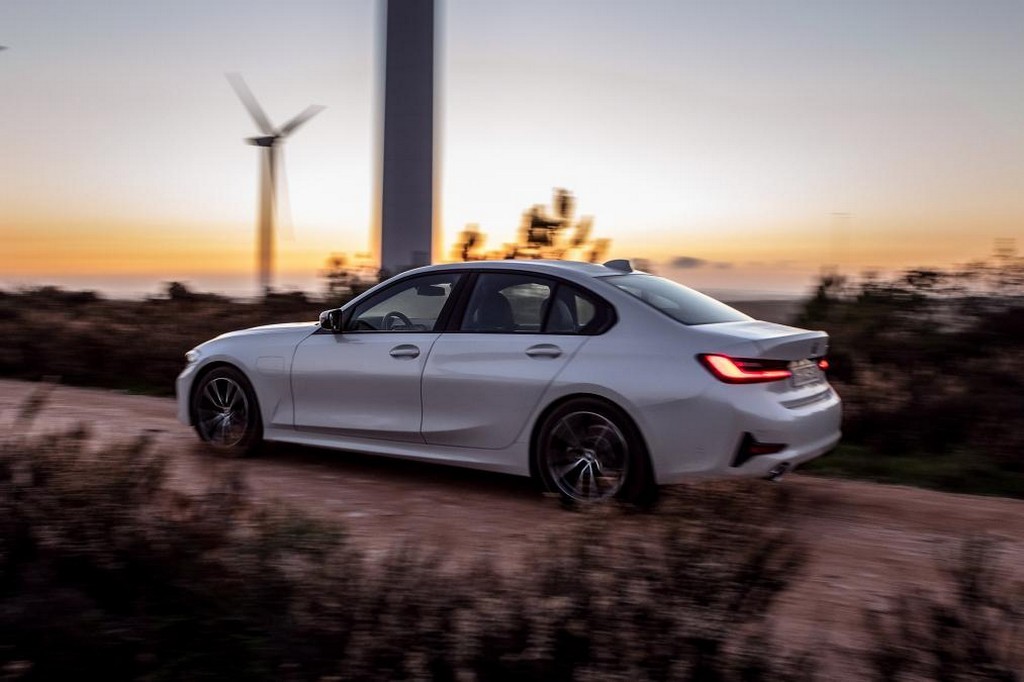 NOVO BMW 330e iPERFORMANCE CHEGA MAIS ESPORTIVO E EFICIENTE NO PRÓXIMO SEMESTRE, foto 8