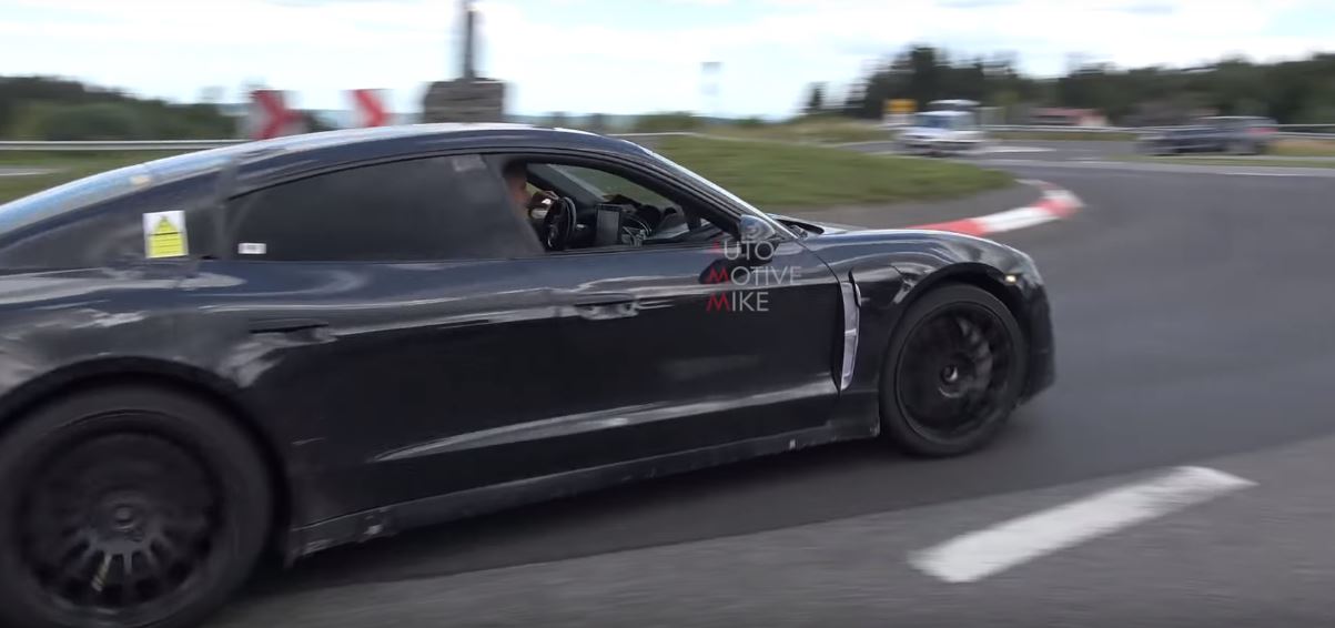 PORSCHE TAYCAN RODA EM NÜRBURGRING QUASE SEM CAMUFLAGEM, foto 4