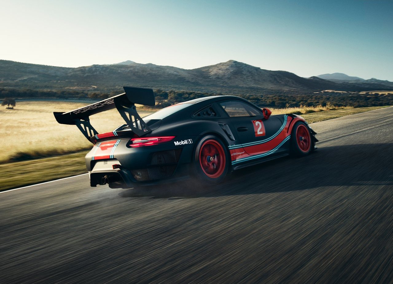 NOVO PORSCHE 911 GT2 RS CLUBSPORT: UM MONSTRO DE 700 CV PARA AS PISTAS, foto 6