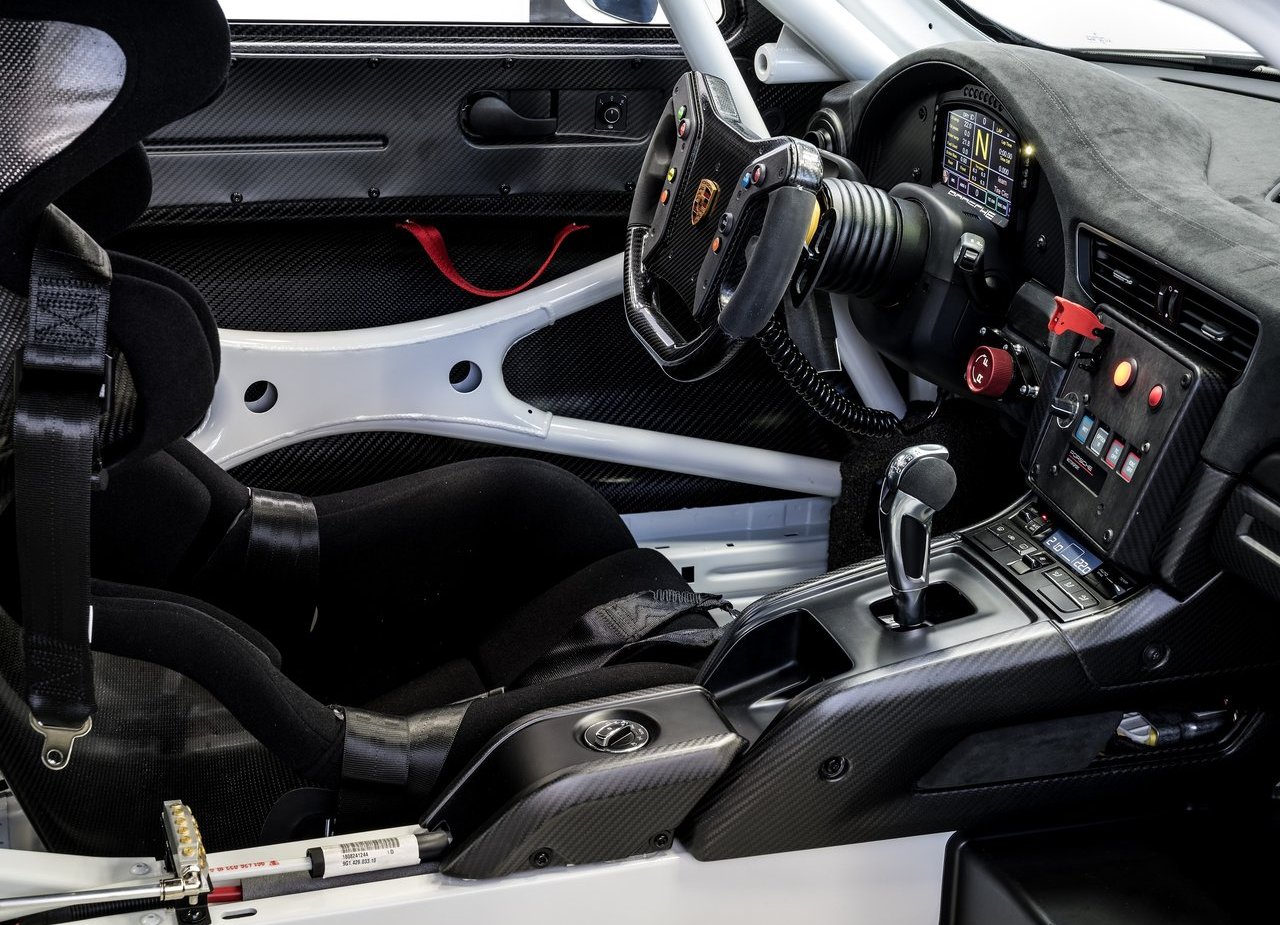 NOVO PORSCHE 911 GT2 RS CLUBSPORT: UM MONSTRO DE 700 CV PARA AS PISTAS, foto 7