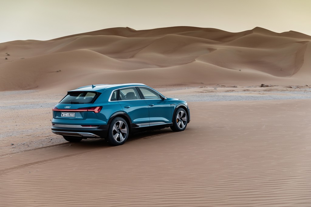AUDI E-TRON TESTADO POR JORNALISTAS EM ABU DHABI, foto 2