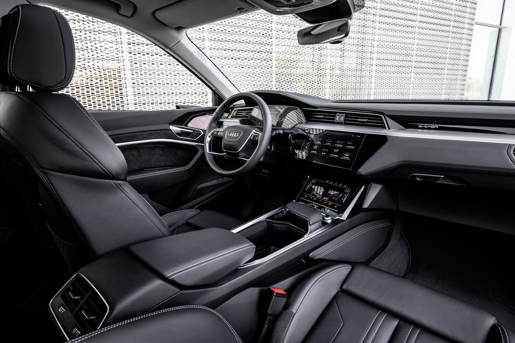 AUDI E-TRON TESTADO POR JORNALISTAS EM ABU DHABI, foto 5