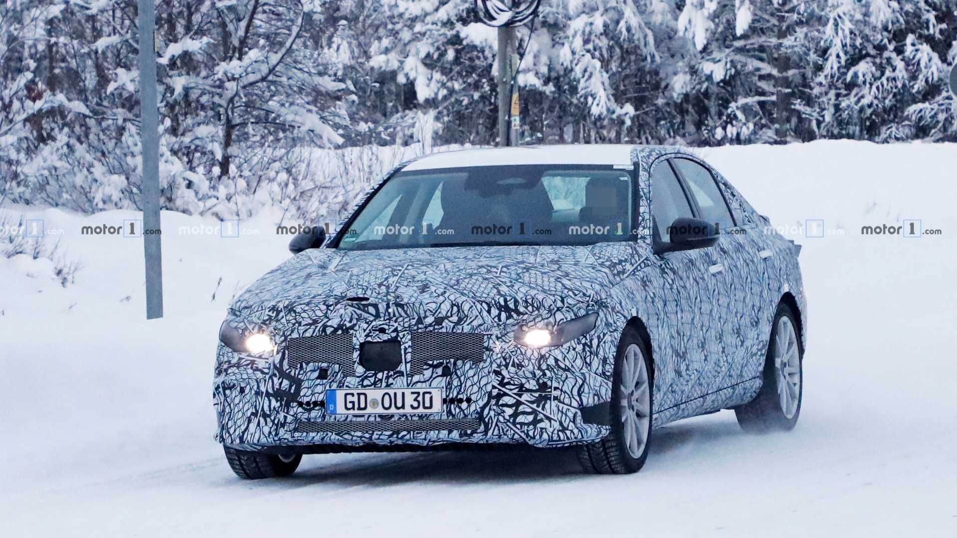 NOVO MERCEDES-BENZ C CLASS FLAGRADO EM TESTES DE DESENVOLVIMENTO PELA 1ª VEZ, foto 1