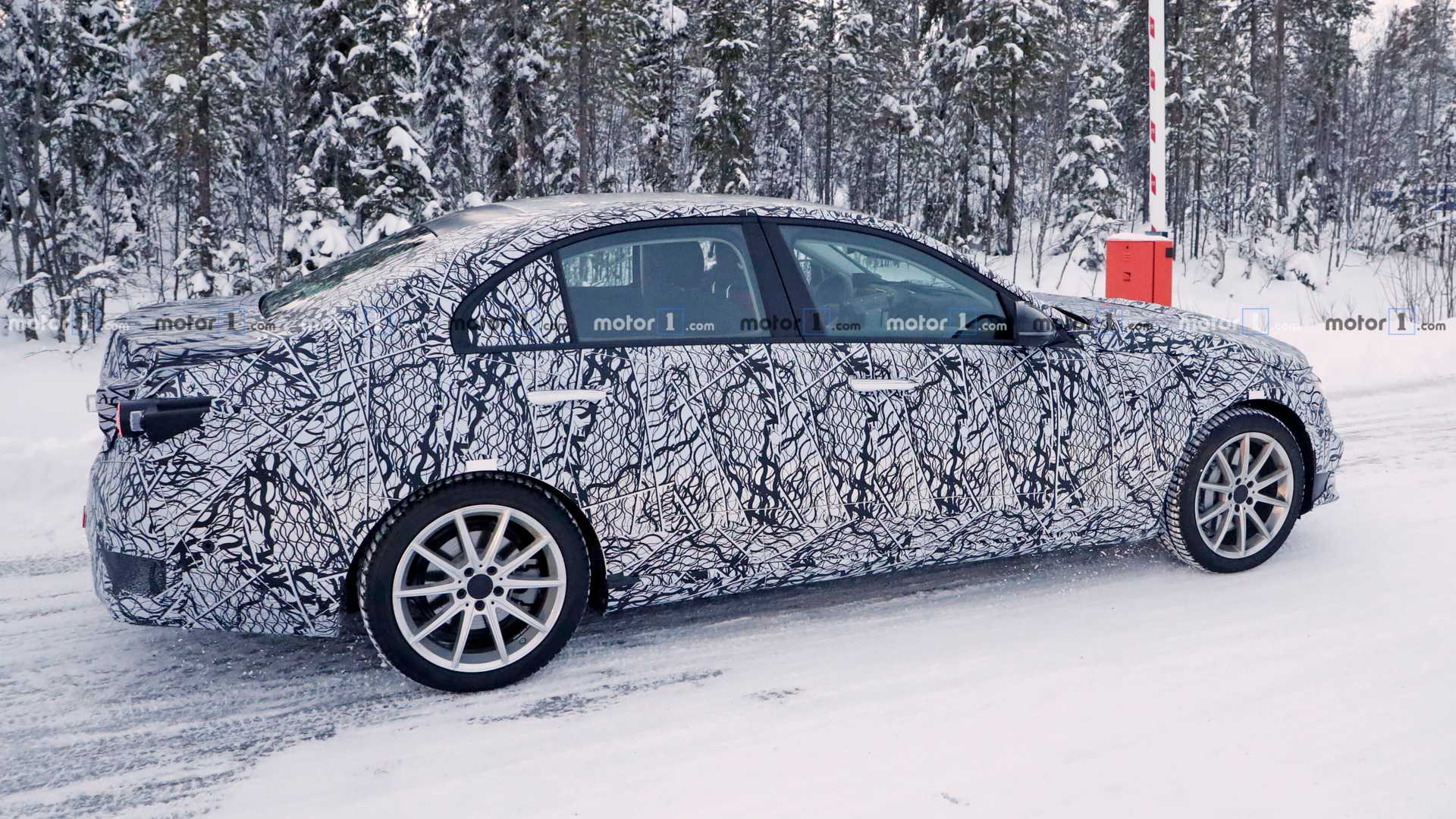 NOVO MERCEDES-BENZ C CLASS FLAGRADO EM TESTES DE DESENVOLVIMENTO PELA 1ª VEZ, foto 15