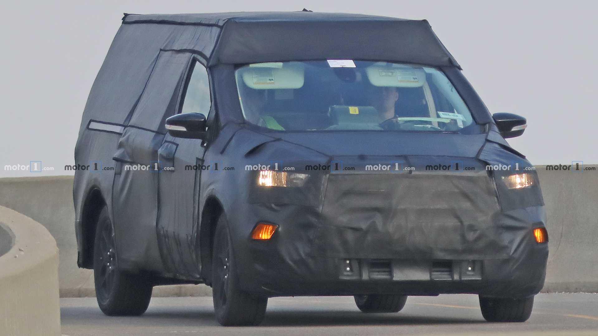 FORD COURIER: A NOVA PICK-UP BASEADA NO FOCUS FLAGRADA EM TESTES, foto 1