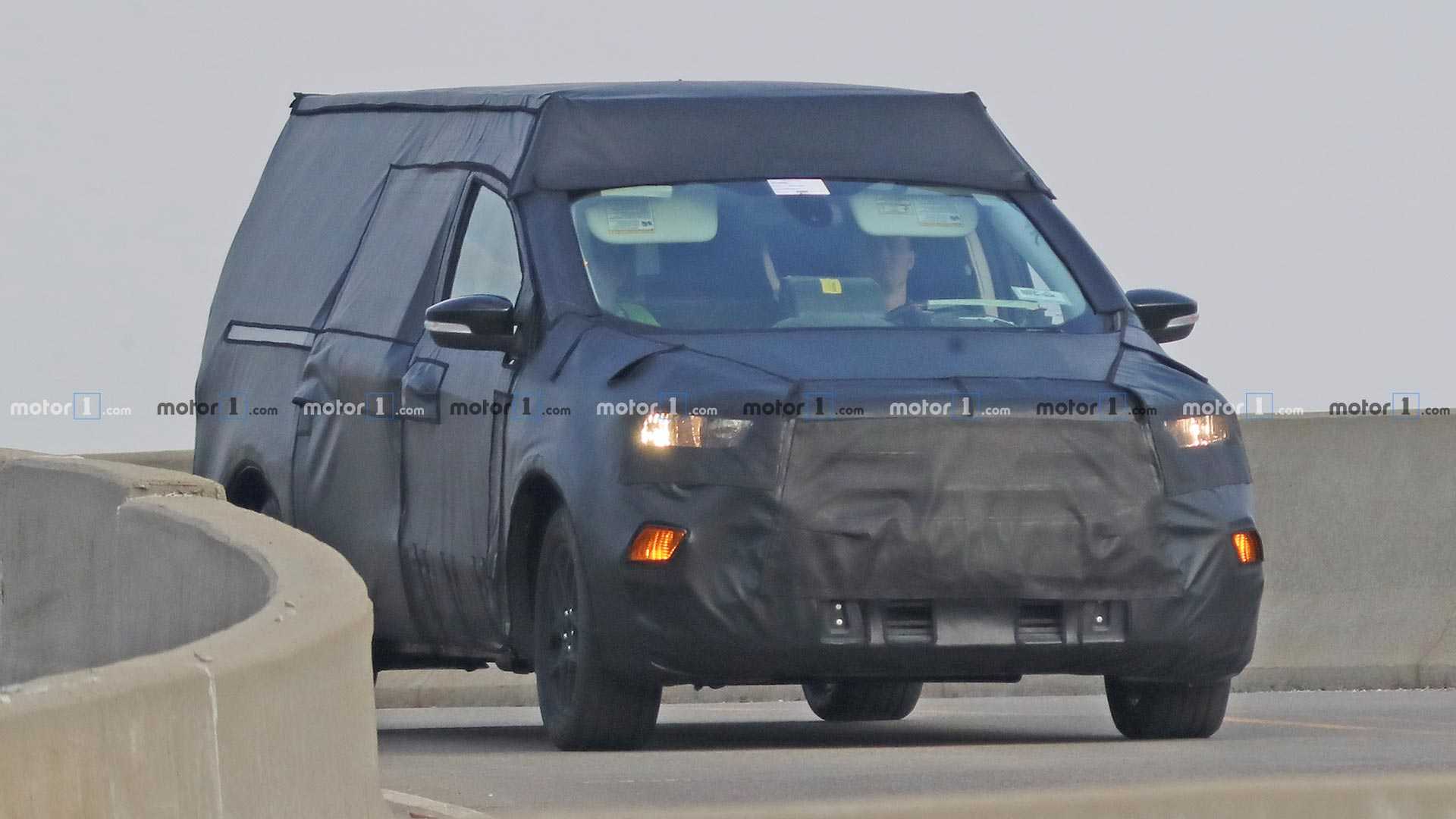 FORD COURIER: A NOVA PICK-UP BASEADA NO FOCUS FLAGRADA EM TESTES, foto 2