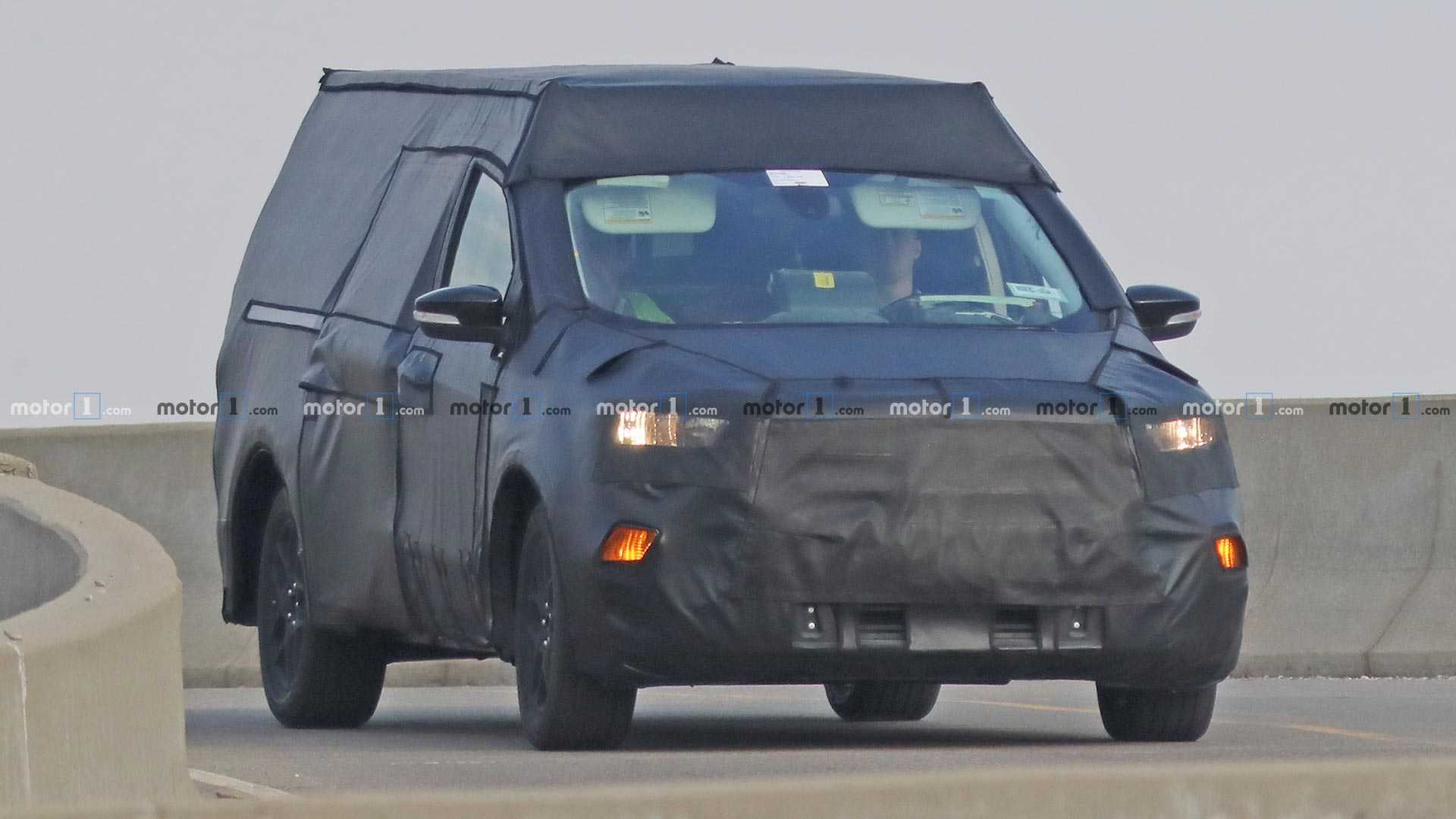 FORD COURIER: A NOVA PICK-UP BASEADA NO FOCUS FLAGRADA EM TESTES, foto 3