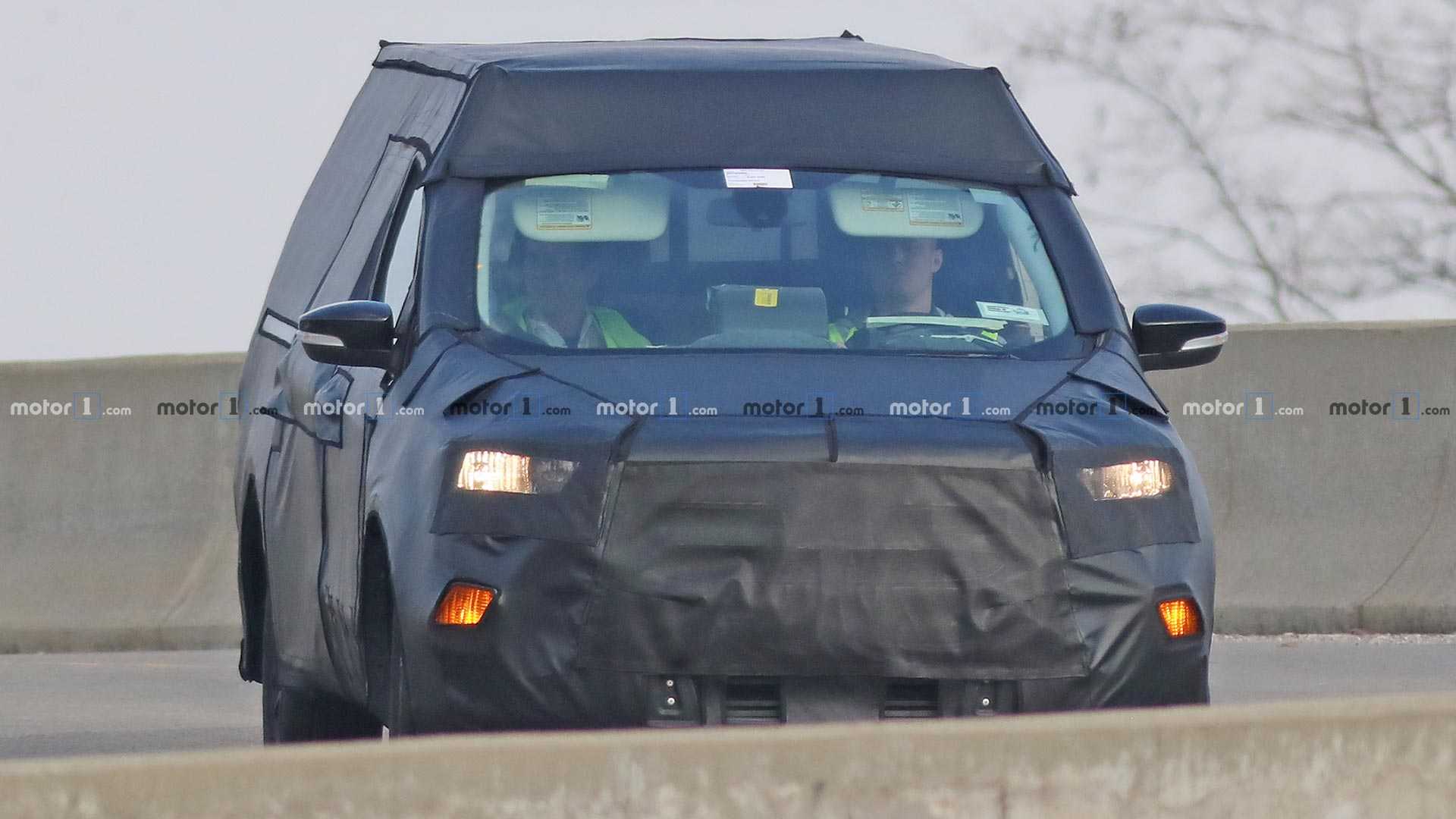 FORD COURIER: A NOVA PICK-UP BASEADA NO FOCUS FLAGRADA EM TESTES, foto 5