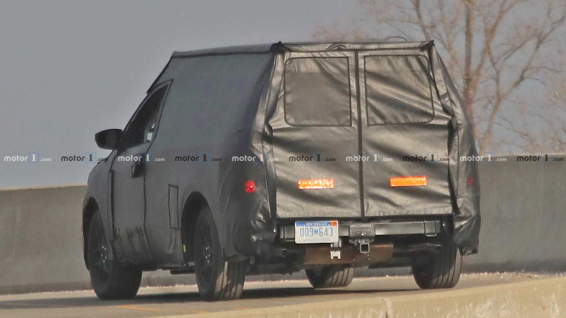 FORD COURIER: A NOVA PICK-UP BASEADA NO FOCUS FLAGRADA EM TESTES, foto 8