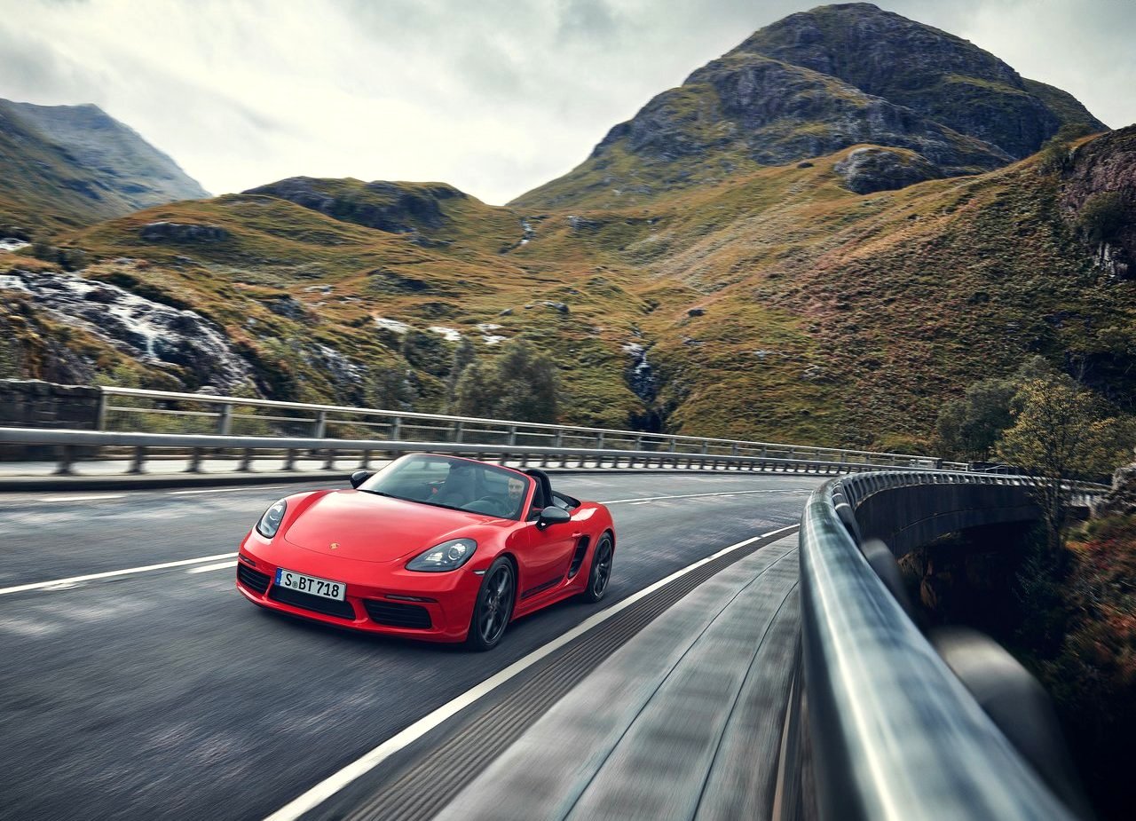 NOVOS PORSCHE 718 BOXSTER T E 718 CAYMAN T: ESSÊNCIA BÁSICA E MAIOR PRAZER NA CONDUÇÃO, foto 2