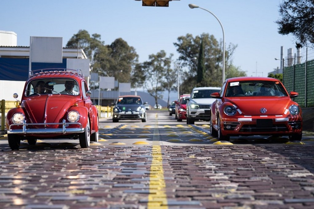 VOLKSWAGEN BEETLE COM 51 ANOS E 560 MIL QUILÔMETROS FOI RESTAURADO PELA MARCA, foto 22