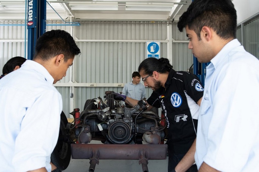 VOLKSWAGEN BEETLE COM 51 ANOS E 560 MIL QUILÔMETROS FOI RESTAURADO PELA MARCA, foto 35