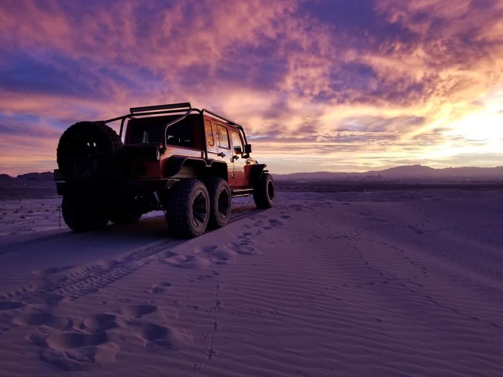 PREPARADOR AMERICANO CRIA UM JEEP WRANGLER DE SEIS RODAS COM MOTOR HELLCAT, foto 5