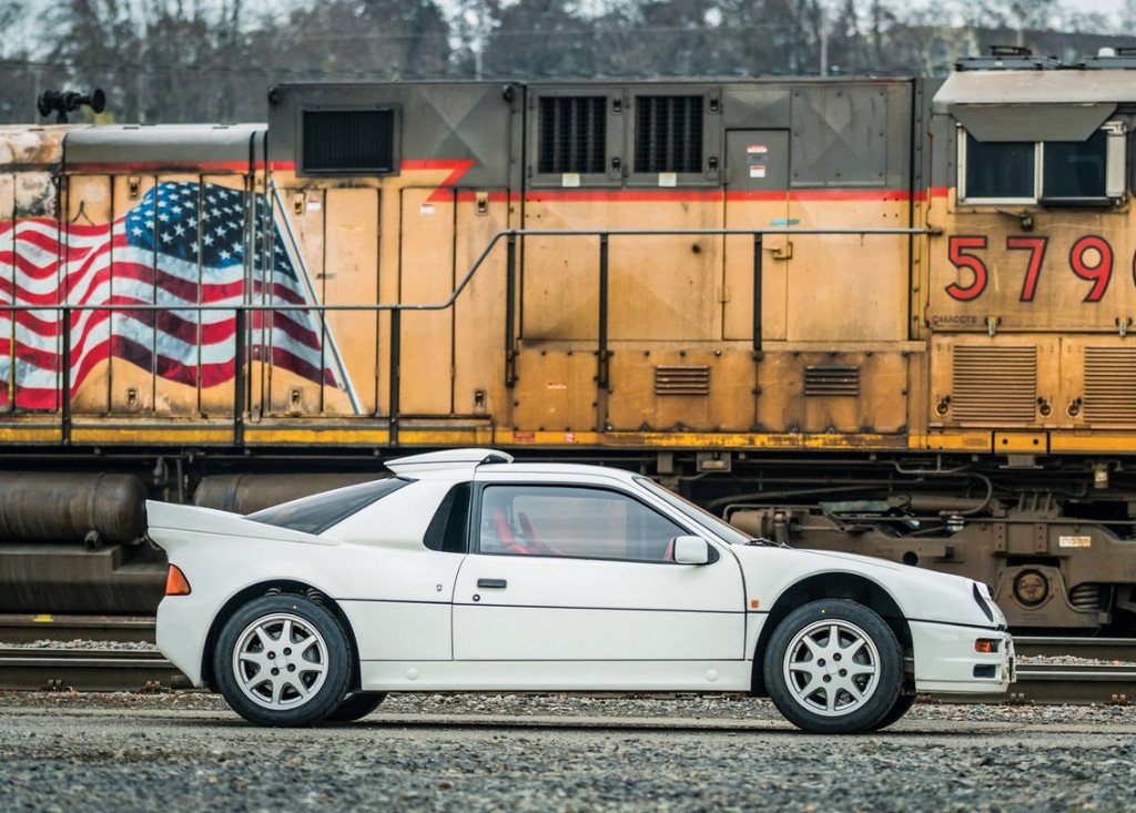UM EXEMPLAR IMPECÁVEL DOS RAROS FORD RS200 DE RUA SERÁ LEILOADO EM JANEIRO, foto 3