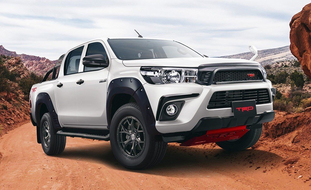 TOYOTA HILUX BLACK RALLY EDITION: A PICK-UP JAPONESA RECEBE COMPONENTES TRD, foto 2
