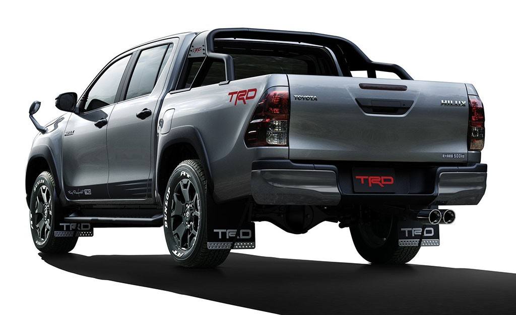 TOYOTA HILUX BLACK RALLY EDITION: A PICK-UP JAPONESA RECEBE COMPONENTES TRD, foto 5