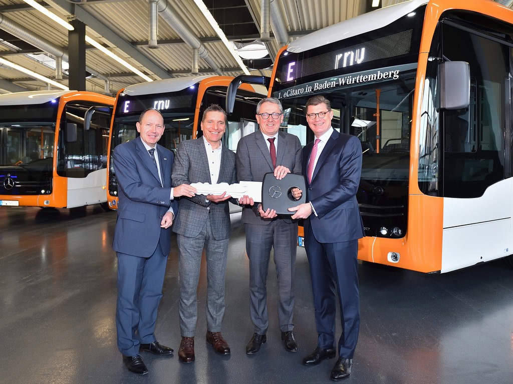 ÔNIBUS URBANOS ELÉTRICOS eCITARO DA MERCEDES-BENZ CHEGAM A HEIDELBERG E MANNHEIM, foto 3