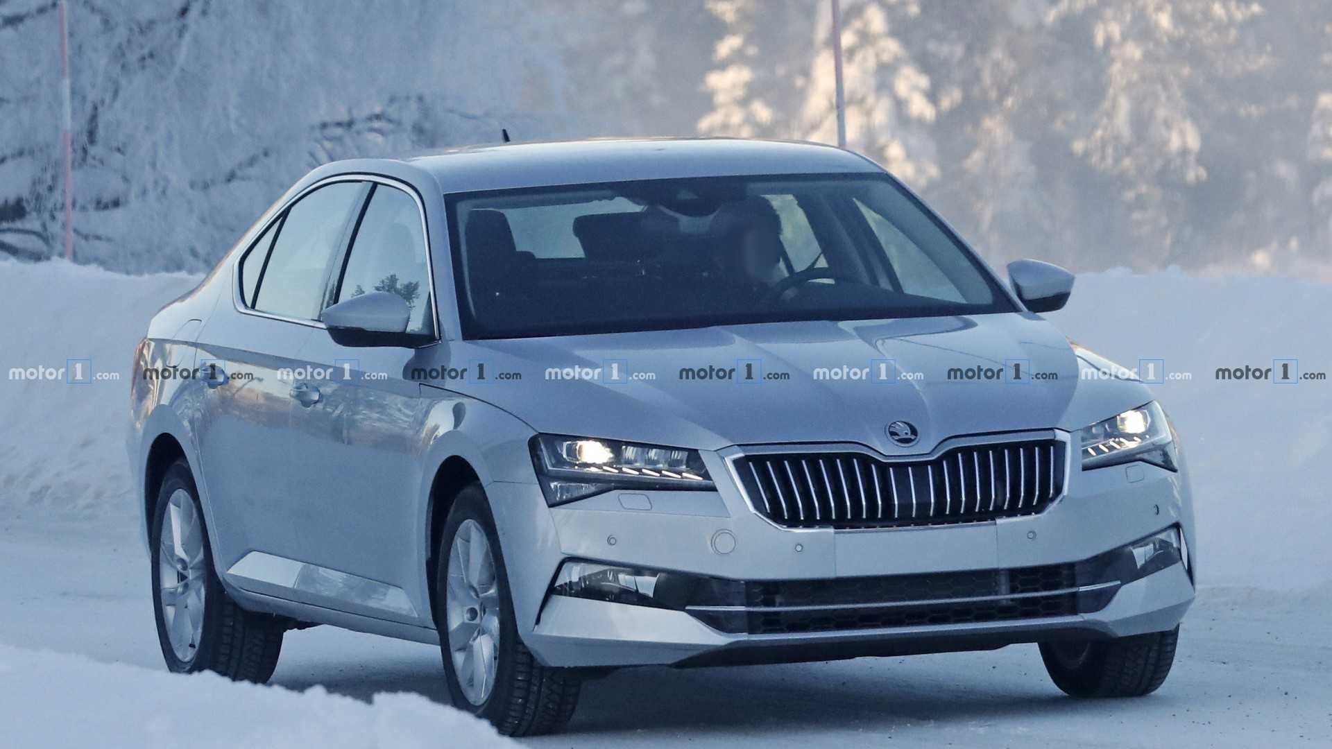 NOVO SKODA SUPERB PERDE A CAMUFLAGEM NOS TESTES DE INVERNO, foto 1