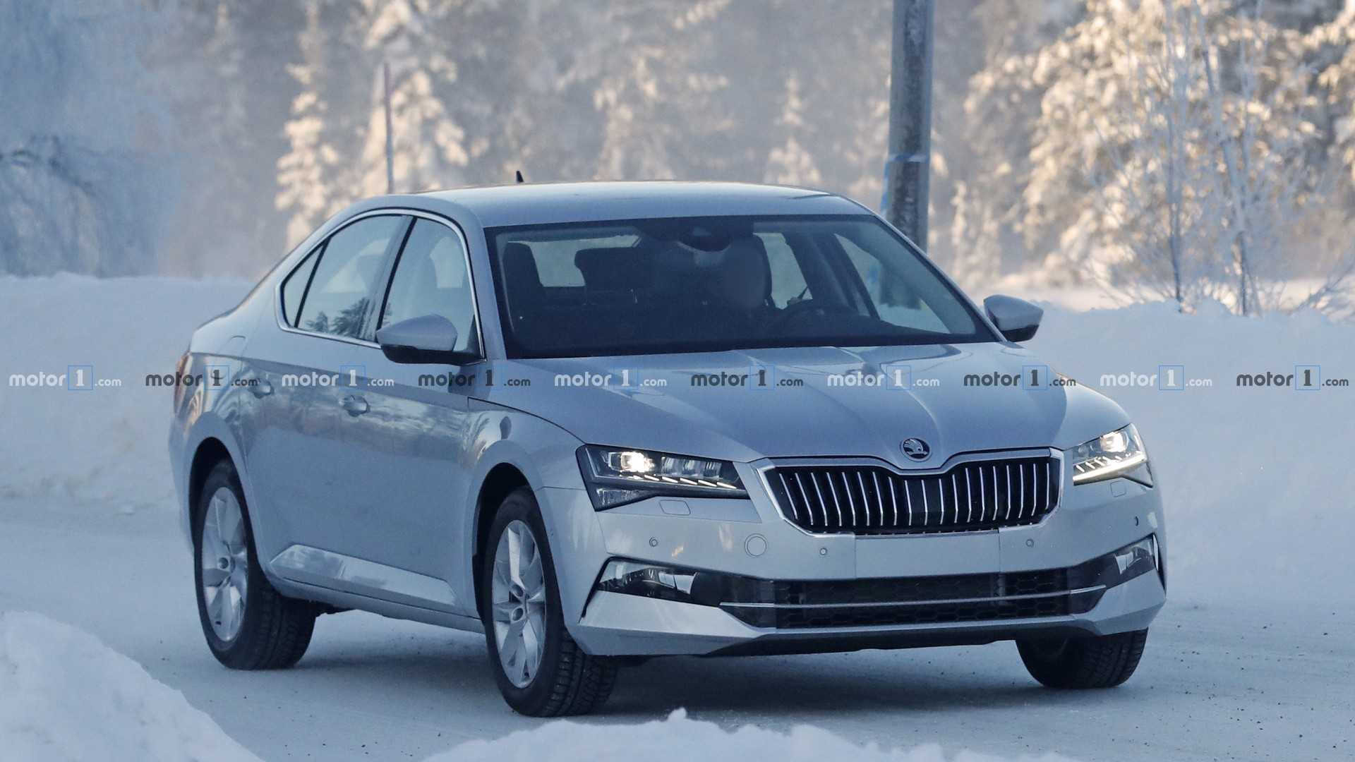 NOVO SKODA SUPERB PERDE A CAMUFLAGEM NOS TESTES DE INVERNO, foto 2