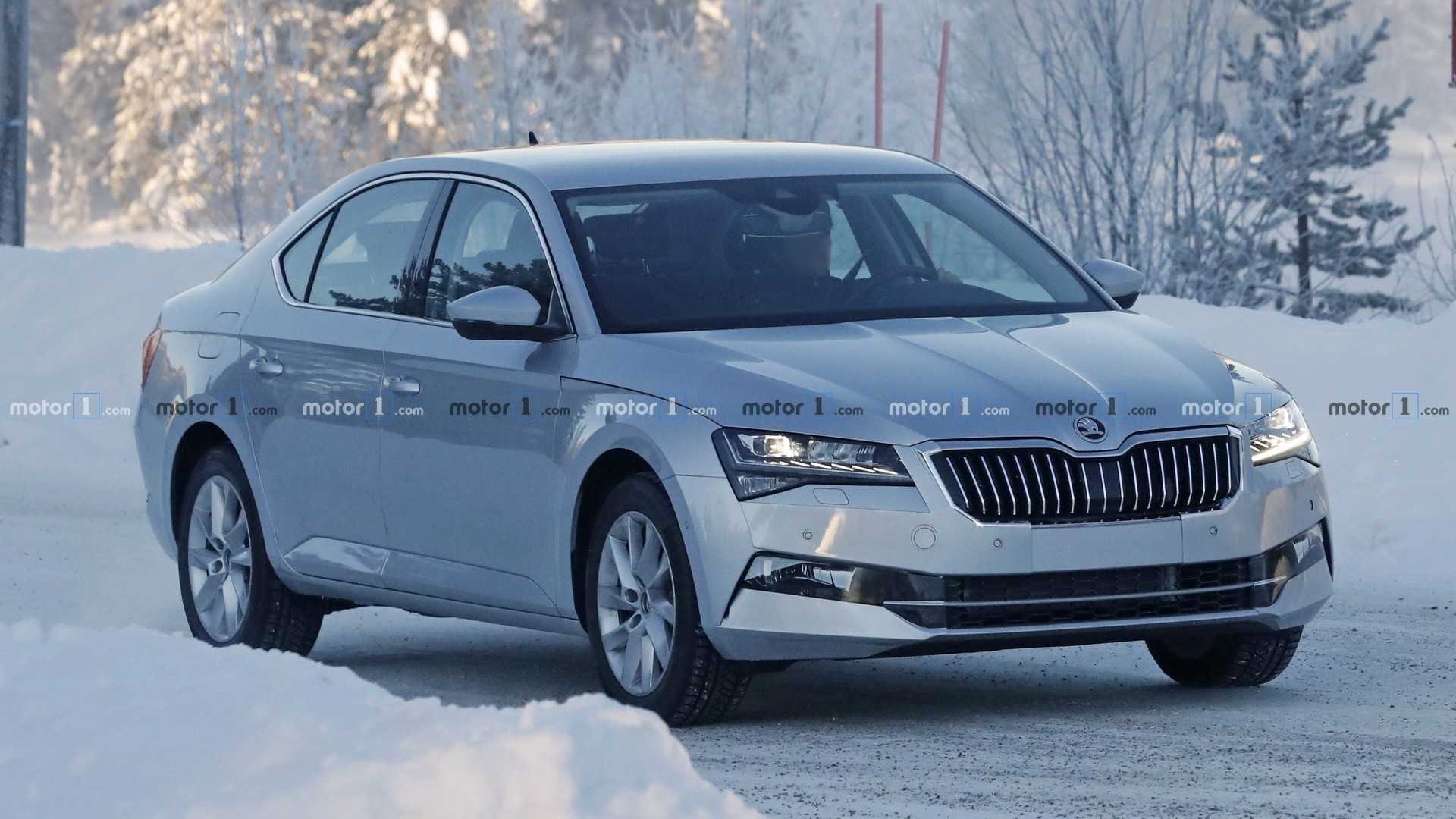 NOVO SKODA SUPERB PERDE A CAMUFLAGEM NOS TESTES DE INVERNO, foto 3