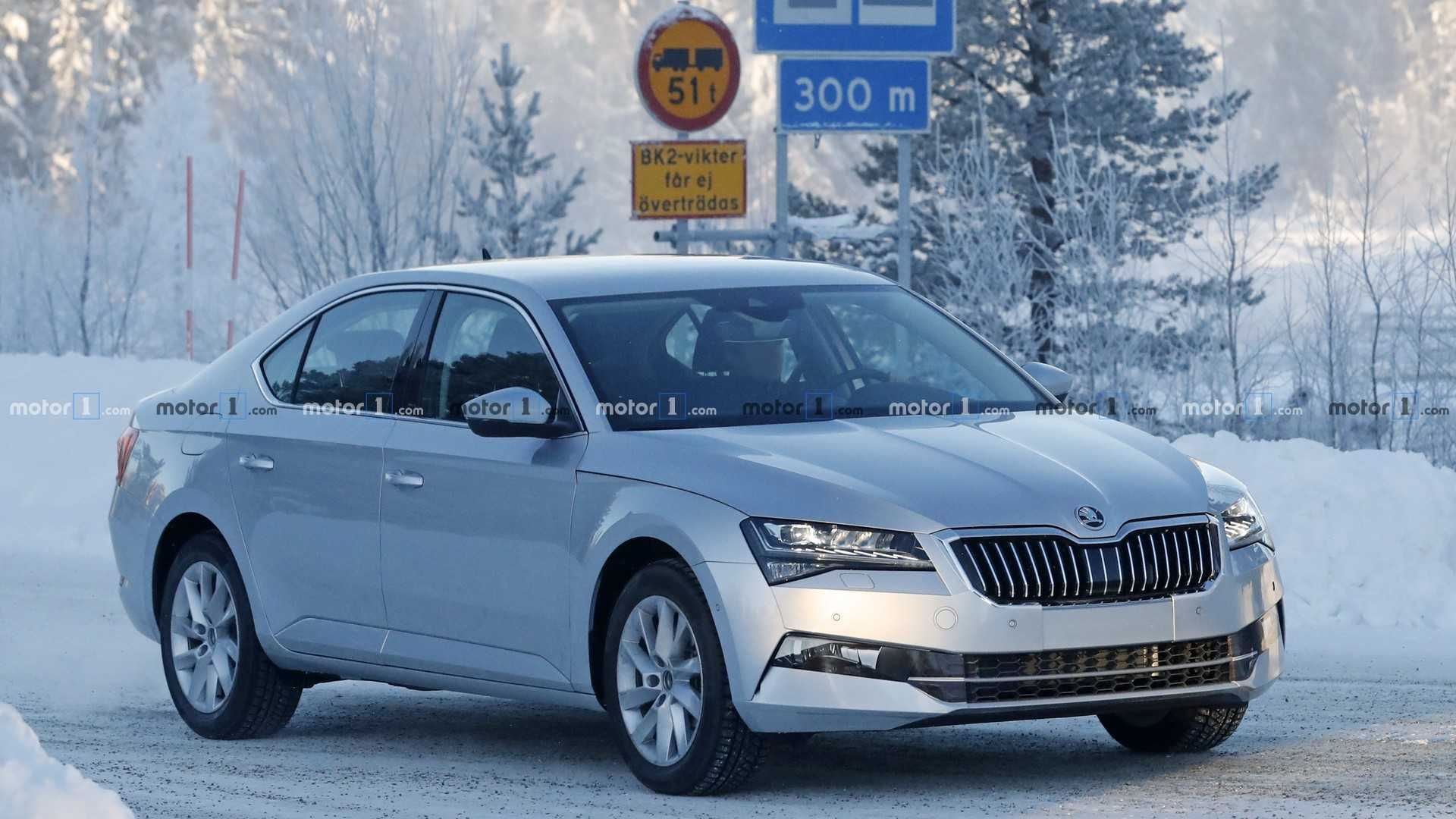 NOVO SKODA SUPERB PERDE A CAMUFLAGEM NOS TESTES DE INVERNO, foto 4