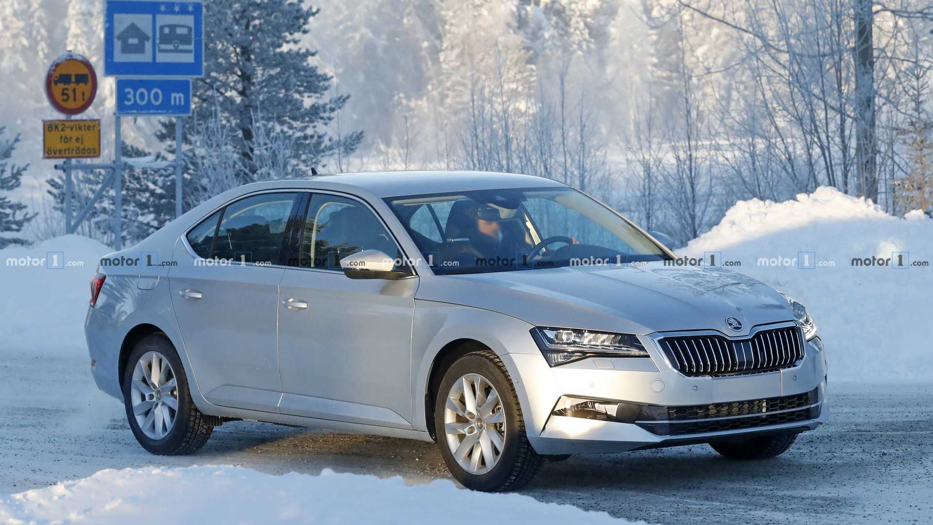 NOVO SKODA SUPERB PERDE A CAMUFLAGEM NOS TESTES DE INVERNO, foto 5