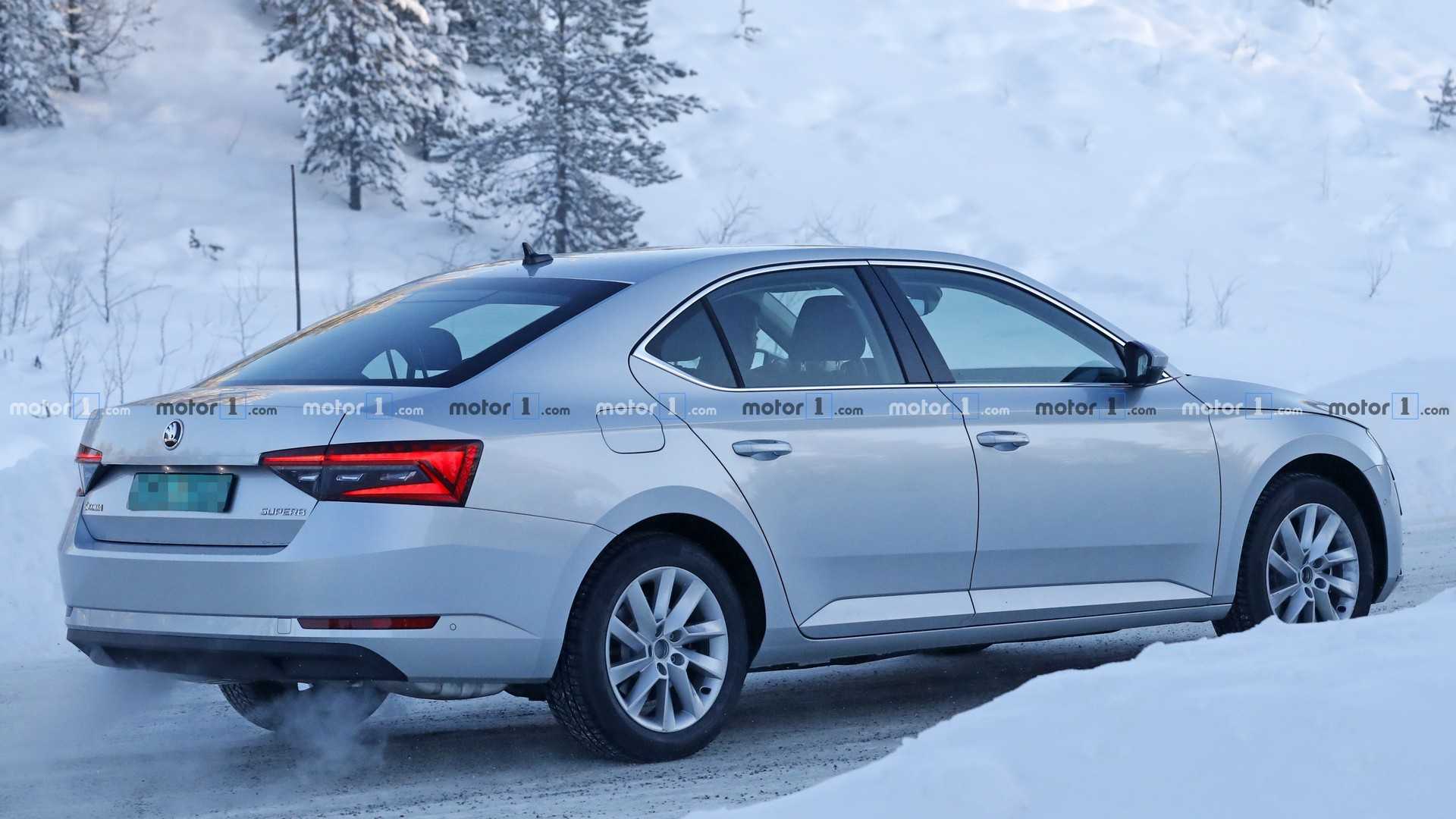 NOVO SKODA SUPERB PERDE A CAMUFLAGEM NOS TESTES DE INVERNO, foto 8