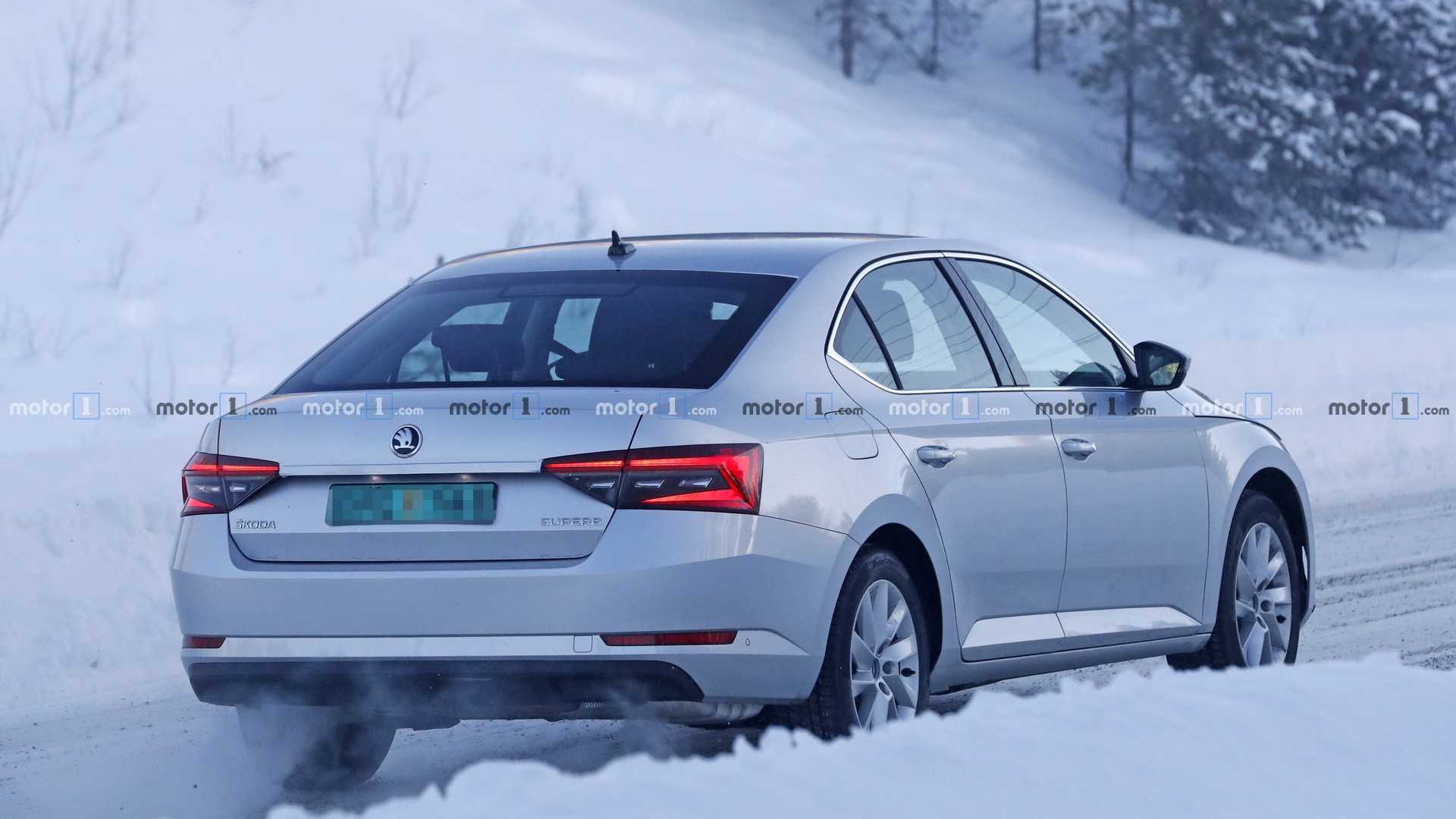 NOVO SKODA SUPERB PERDE A CAMUFLAGEM NOS TESTES DE INVERNO, foto 9