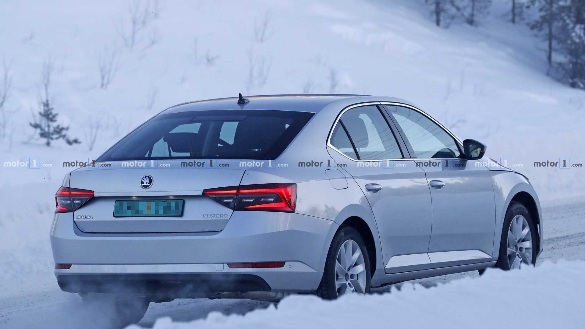 NOVO SKODA SUPERB PERDE A CAMUFLAGEM NOS TESTES DE INVERNO, foto 12
