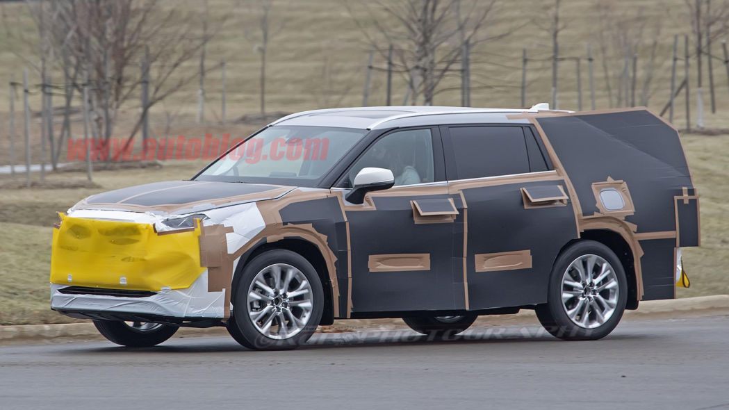 PRÓXIMA GERAÇÃO DO TOYOTA HIGHLANDER FLAGRADO COM TRAÇOS DO RAV4, foto 3