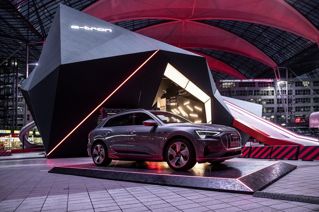 AUDI E-TRON CHEGA AO AEROPORTO DE MUNICH COM FORÇA TOTAL, foto 2