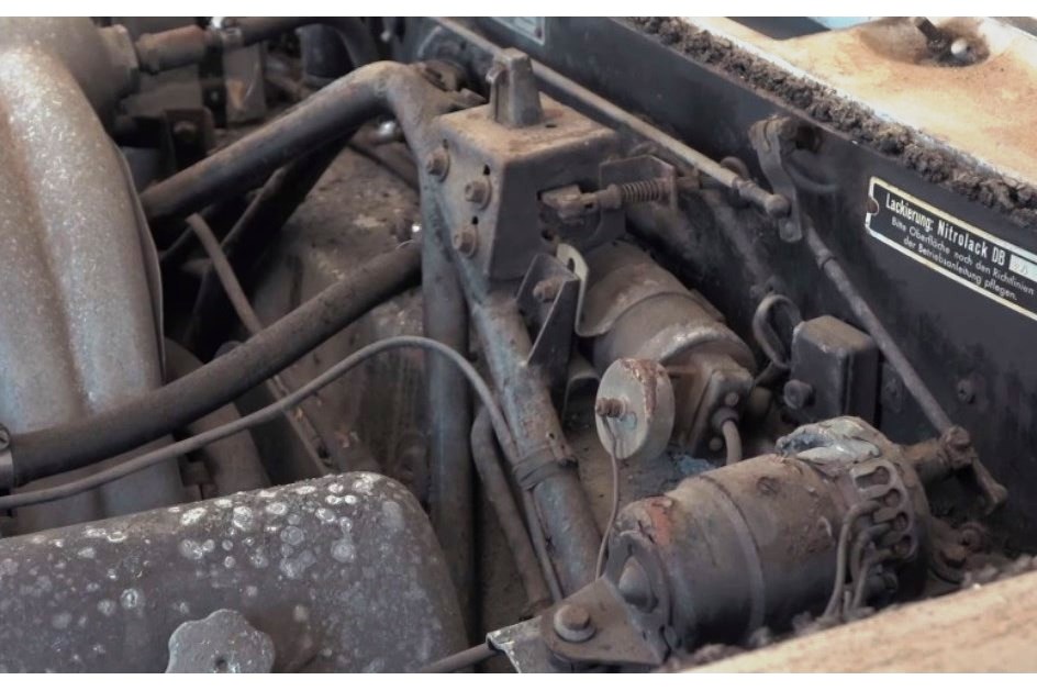 MERCEDES-BENZ 300 SL QUE ESTEVE POR 60 ANOS FECHADO FOI ENCONTRADO EM UM ARMAZÉM NA FLÓRIDA, foto 2