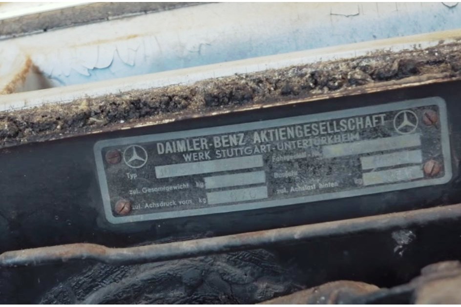 MERCEDES-BENZ 300 SL QUE ESTEVE POR 60 ANOS FECHADO FOI ENCONTRADO EM UM ARMAZÉM NA FLÓRIDA, foto 3