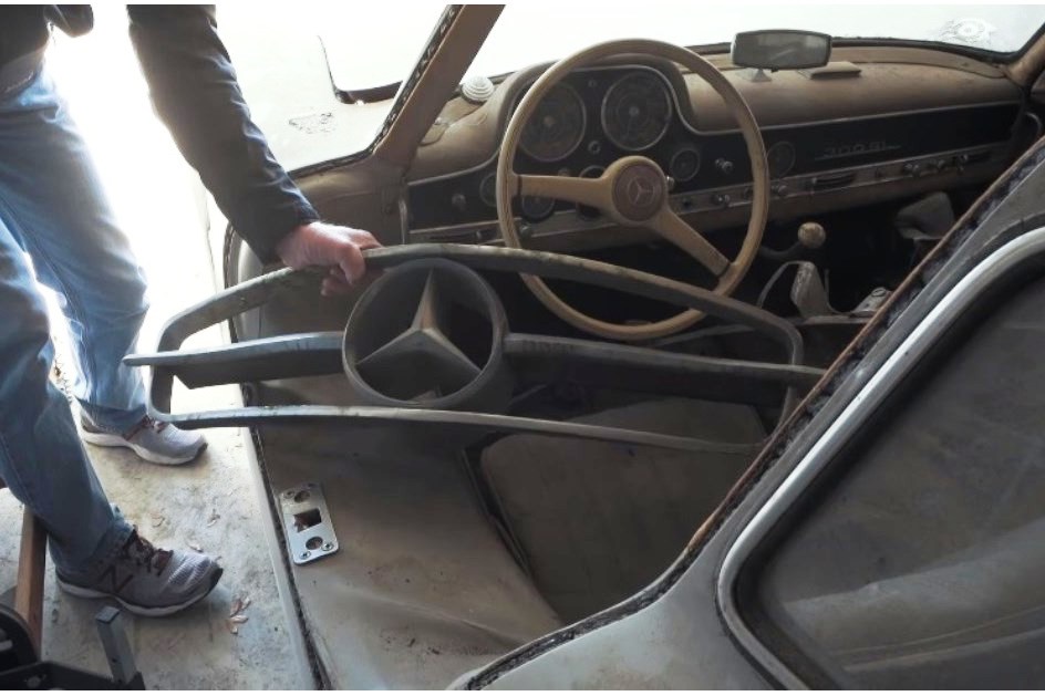MERCEDES-BENZ 300 SL QUE ESTEVE POR 60 ANOS FECHADO FOI ENCONTRADO EM UM ARMAZÉM NA FLÓRIDA, foto 5