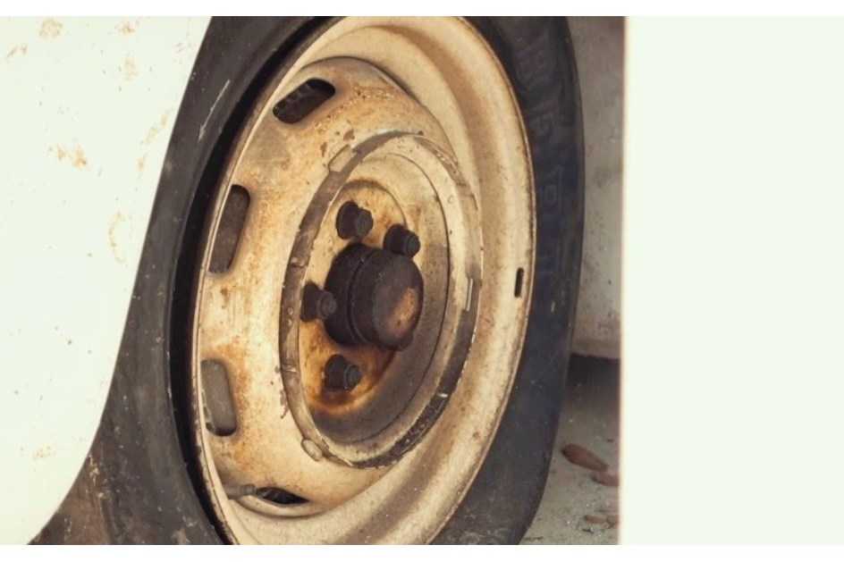 MERCEDES-BENZ 300 SL QUE ESTEVE POR 60 ANOS FECHADO FOI ENCONTRADO EM UM ARMAZÉM NA FLÓRIDA, foto 8