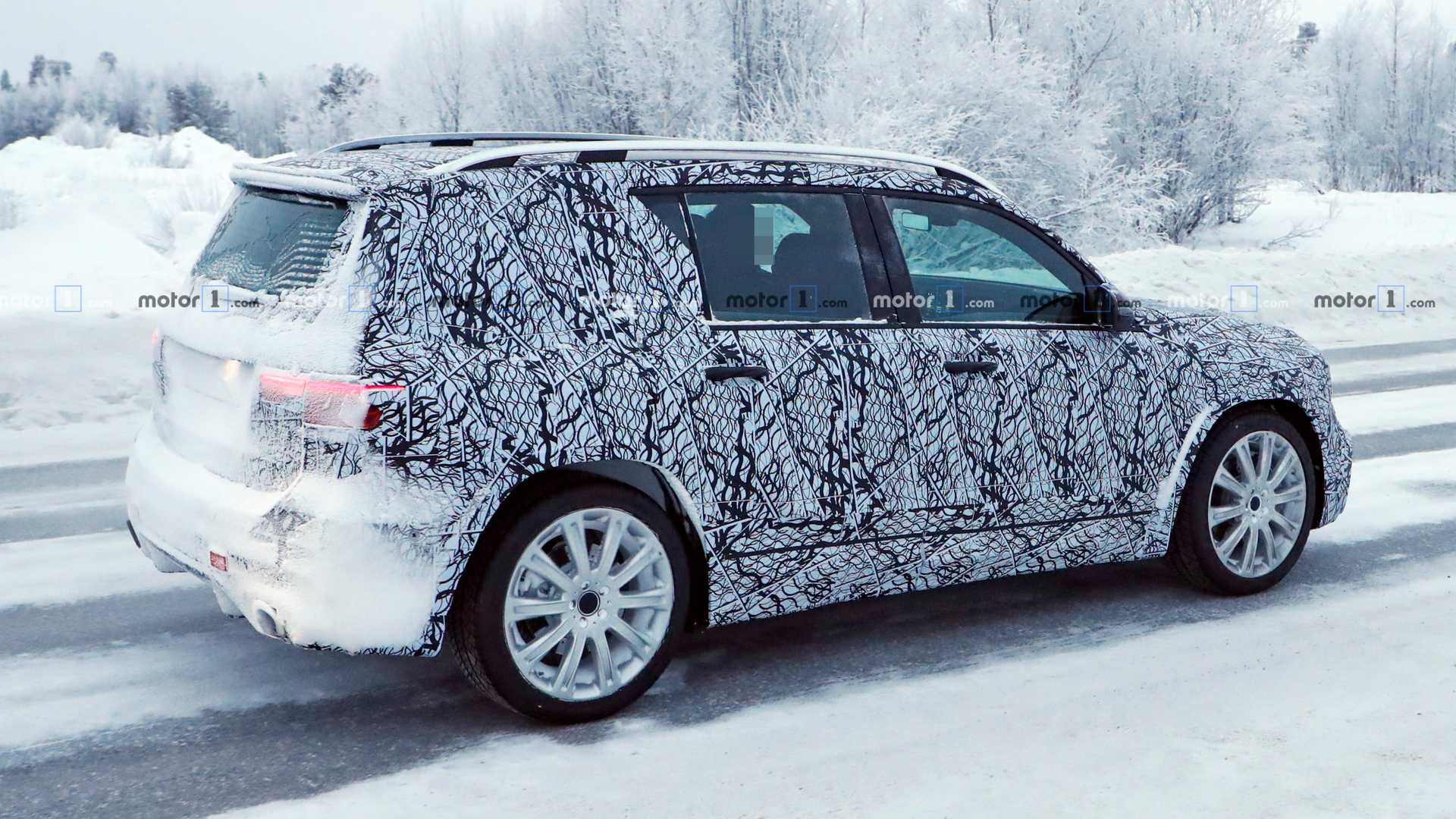 NOVO MERCEDES-AMG GLB 35 FLAGRADO NA NEVE COM SEUS MAIS DE 300 CV, foto 5
