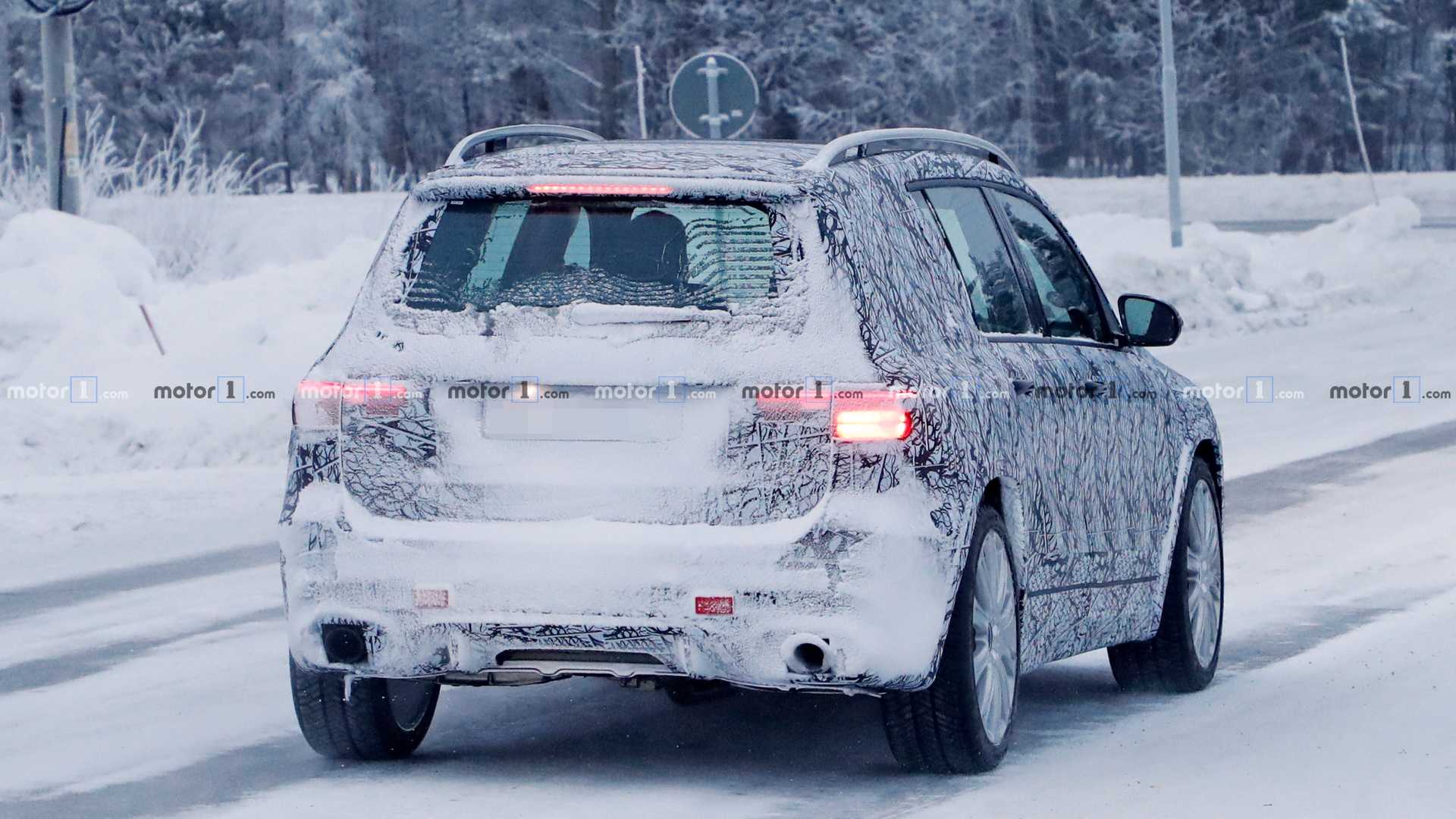 NOVO MERCEDES-AMG GLB 35 FLAGRADO NA NEVE COM SEUS MAIS DE 300 CV, foto 6