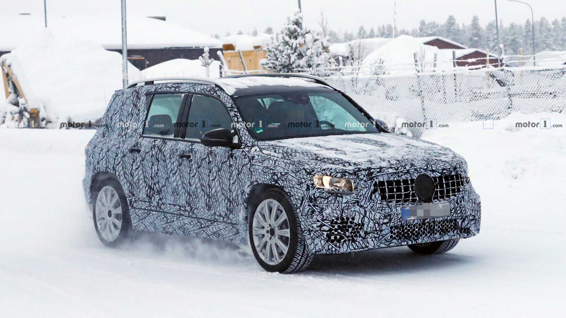 NOVO MERCEDES-AMG GLB 35 FLAGRADO NA NEVE COM SEUS MAIS DE 300 CV, foto 8