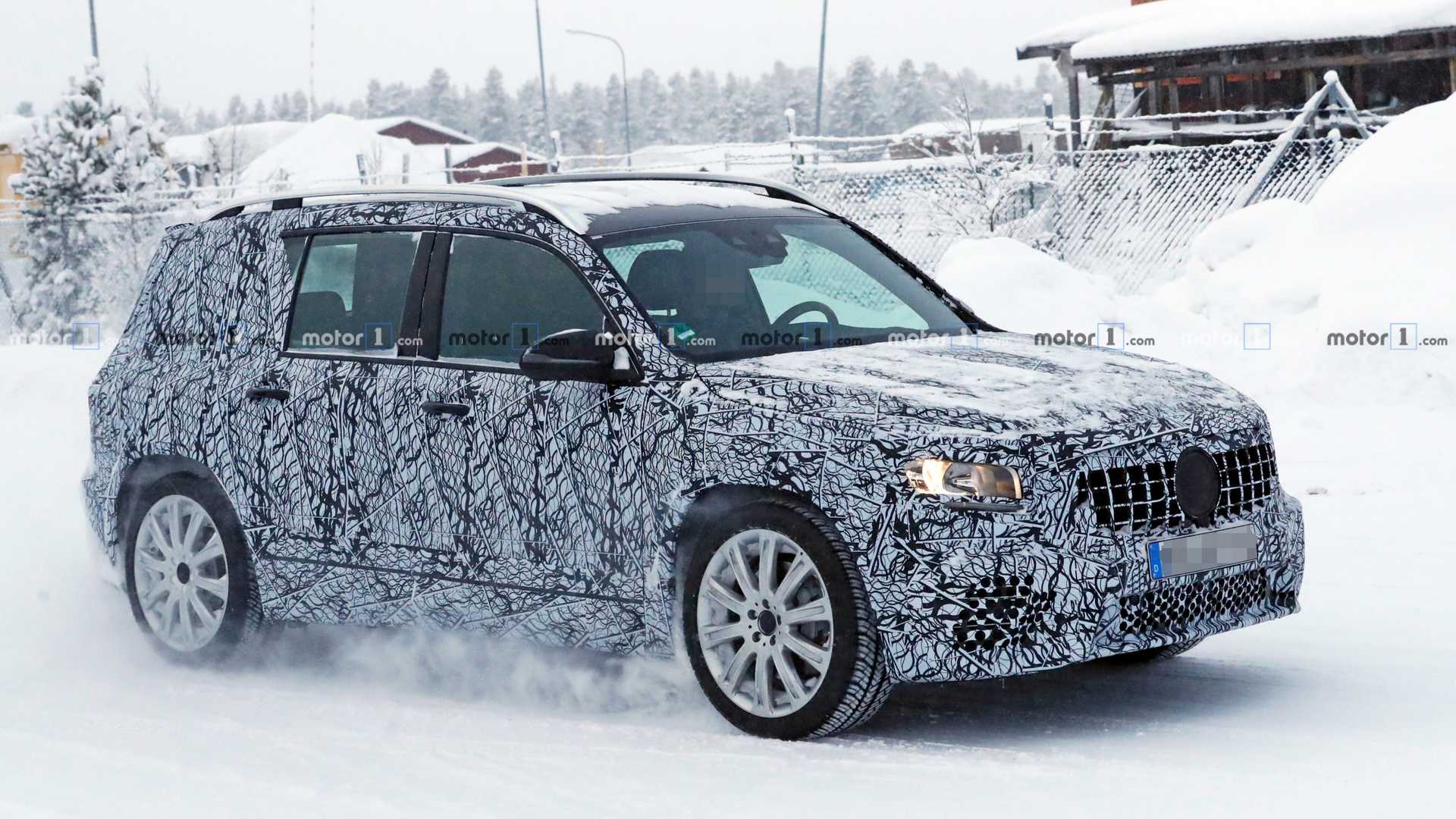NOVO MERCEDES-AMG GLB 35 FLAGRADO NA NEVE COM SEUS MAIS DE 300 CV, foto 9