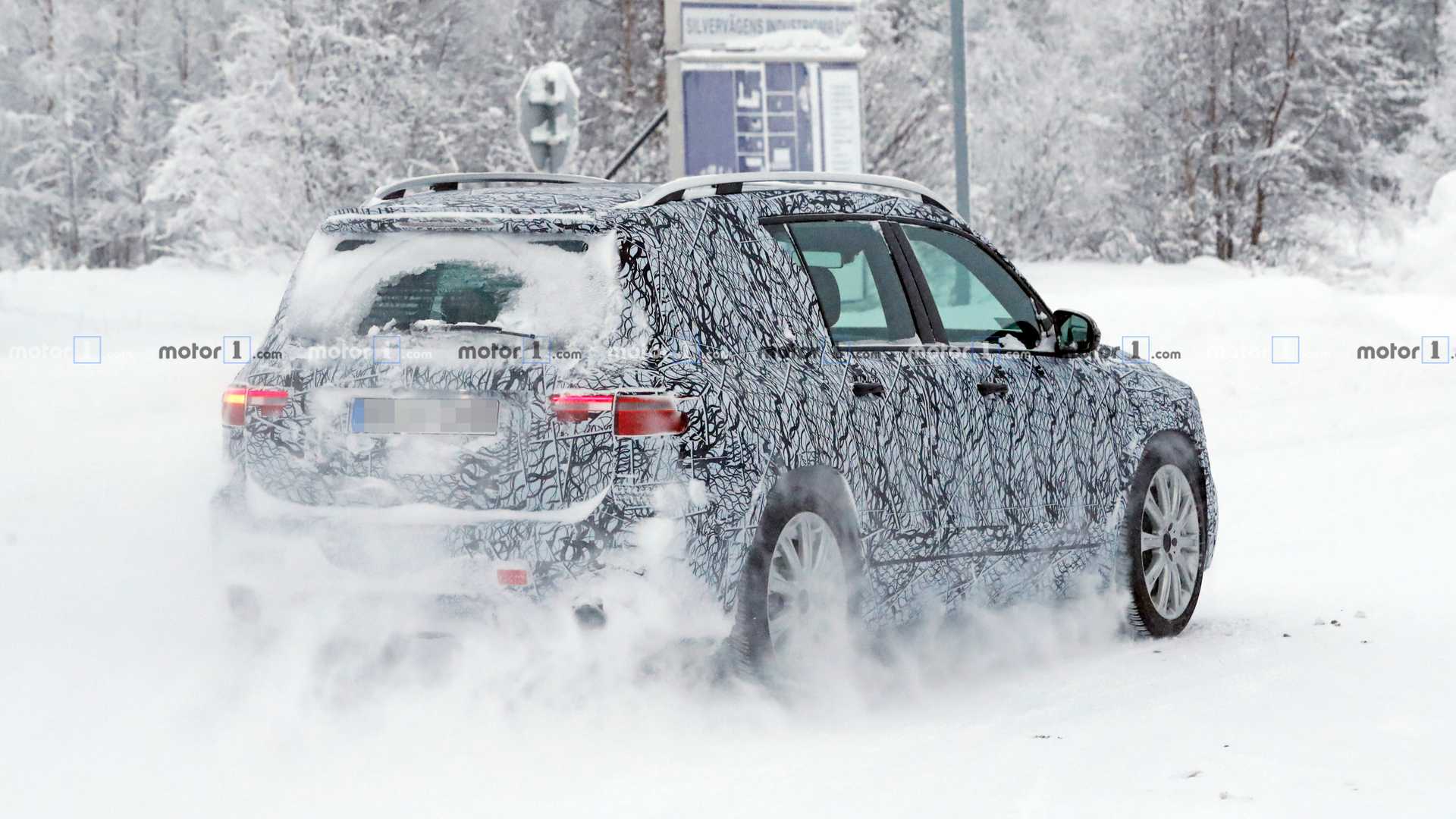 NOVO MERCEDES-AMG GLB 35 FLAGRADO NA NEVE COM SEUS MAIS DE 300 CV, foto 12