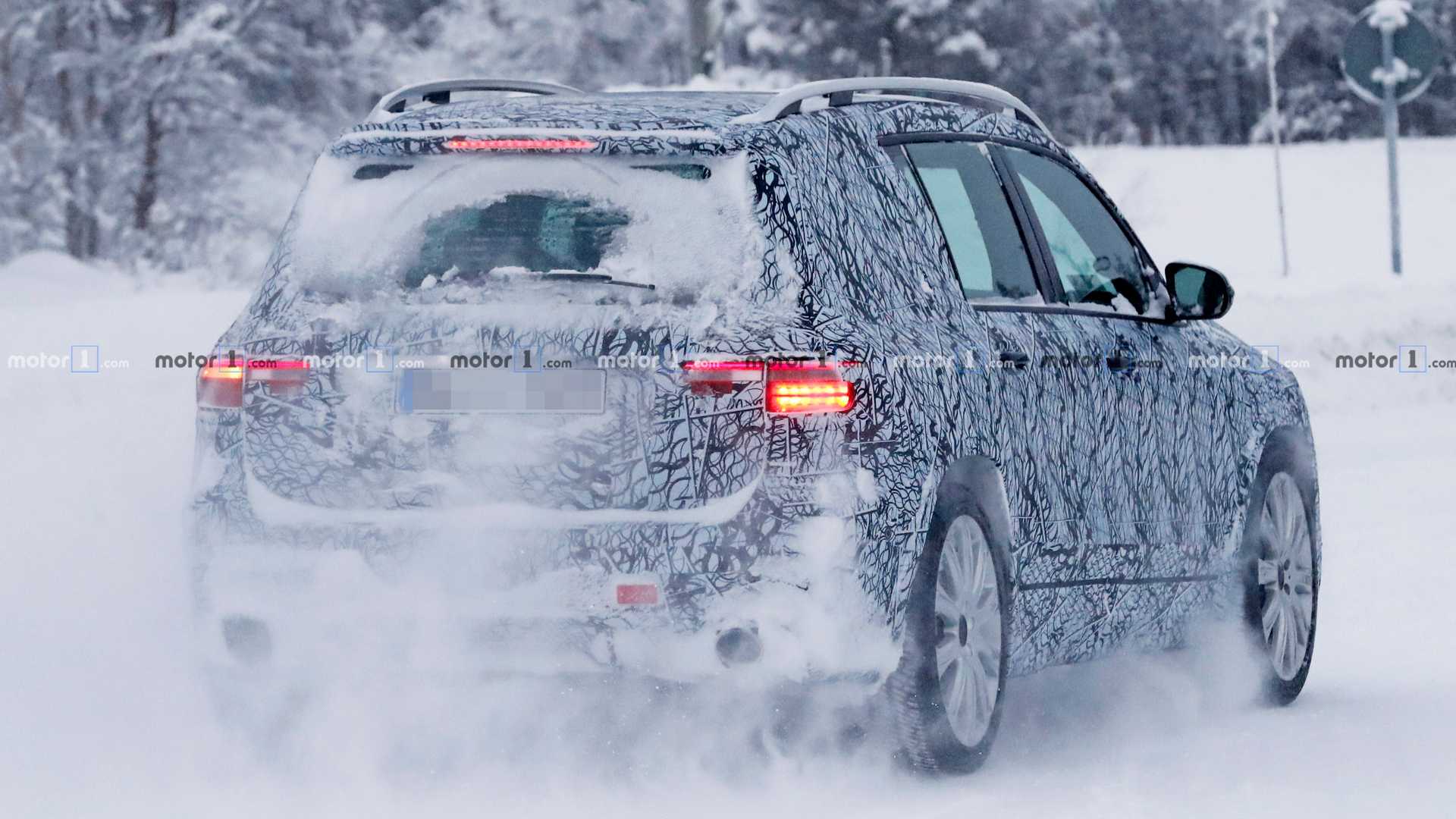 NOVO MERCEDES-AMG GLB 35 FLAGRADO NA NEVE COM SEUS MAIS DE 300 CV, foto 13