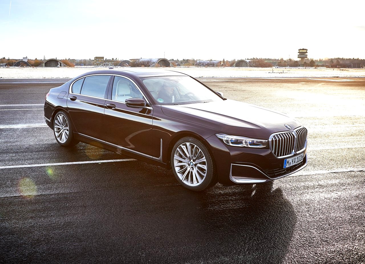 BMW 745e: NOVAS E MELHORADAS VERSÕES HÍBRIDAS PARA O SÉRIE 7, foto 1